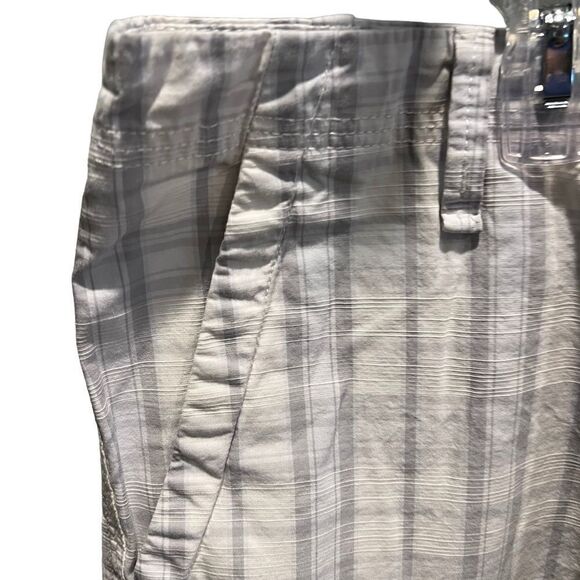 Calvin Klein grey, white and taupe plaid flat front men’s shorts size 40 - Picture 3 of 10